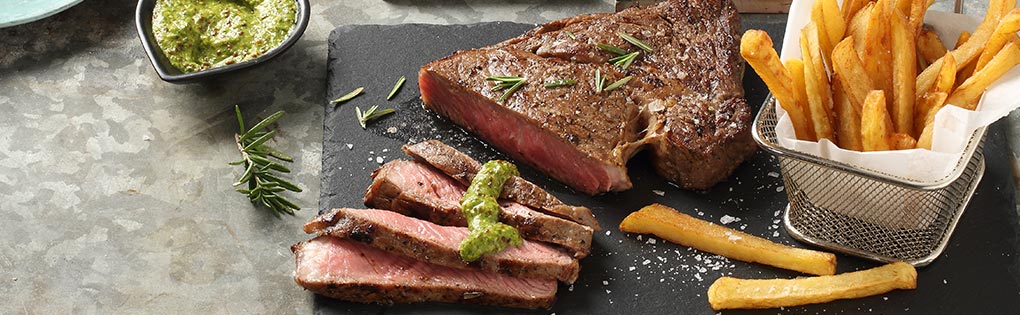 CLASSIC STEAK & CHIPS WITH MUSTARD SAUCE CLASSIC STEAK & CHIPS WITH MUSTARD SAUCE