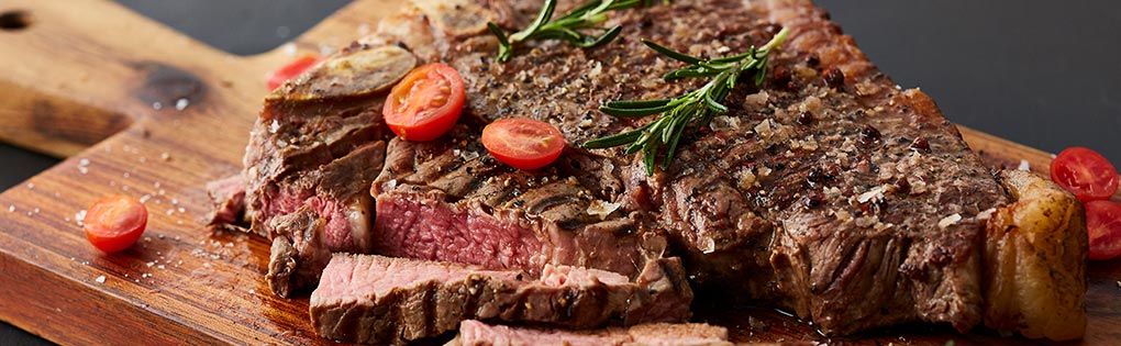 GRILLED T-BONE WITH CREAMY SAUCE GRILLED T-BONE WITH CREAMY SAUCE